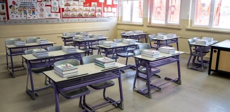 Özel okullar için MEB’den yeni karar: Ücretsiz ders kitabı zorunluluğu