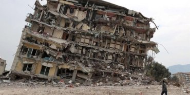 30 kişiye mezar olan Koray Apartmanı sanıklarına istenen ceza belli oldu | 135 derece yerine 90 derece imal edilmiş