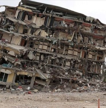 30 kişiye mezar olan Koray Apartmanı sanıklarına istenen ceza belli oldu | 135 derece yerine 90 derece imal edilmiş