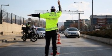 Trafiği tehlikeye düşüren motosikletliye 15 bin 183 lira ceza uygulandı