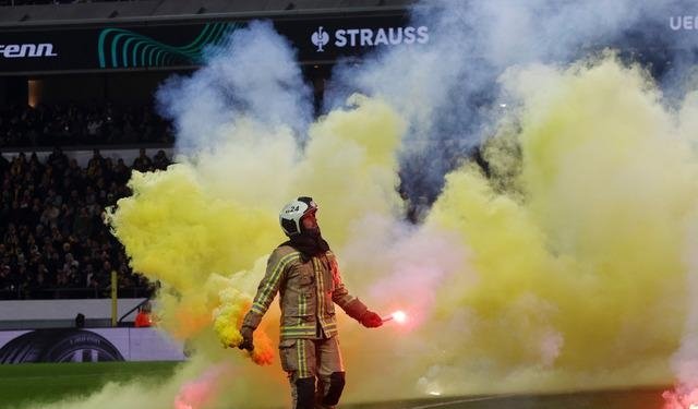 Union Saint-Gilloise – Fenerbahçe maçını hakem durdurdu! Stat hoparlörleri tarafından duyuru yapıldı…