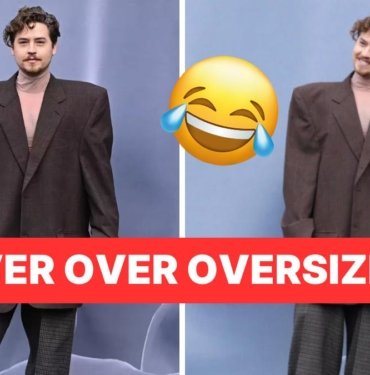 Cole Sprouse Katıldığı Defilede Giydiği Ceketle “Bir Büyük Beden Al Seneye de Giyersin”in Dozunu Kaçırdı