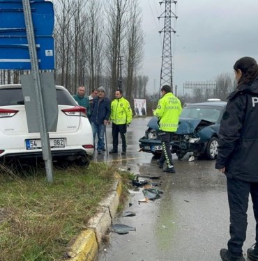 Göreve giden polisler kaza yaptı