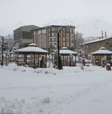 Başkale’de eğitime kar engeli