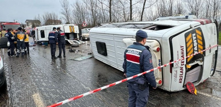 Bartın’da iki işçi servisi çarpıştı: 1 ölü, 29 yaralı