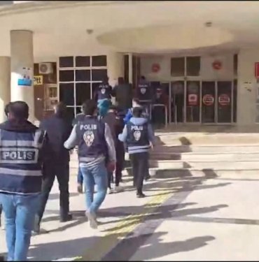 Kendilerini polis, savcı ve hakim olarak tanıtanlara tutuklama