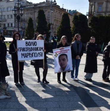 Ukraynalı esir askerlerin aileleri Lviv’de eylem yaptı