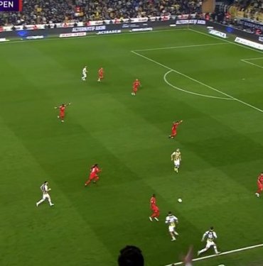 Fenerbahçe-Pendikspor maçında sahalarda ender rastlanacak olay! Mert Hakan Yandaş ile Dzeko tartışma yaşadı…