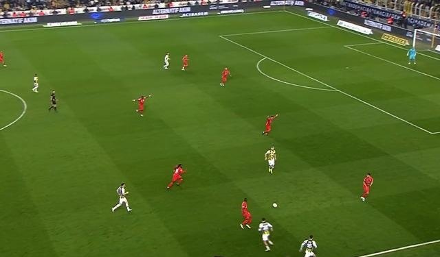 Fenerbahçe-Pendikspor maçında sahalarda ender rastlanacak olay! Mert Hakan Yandaş ile Dzeko tartışma yaşadı…