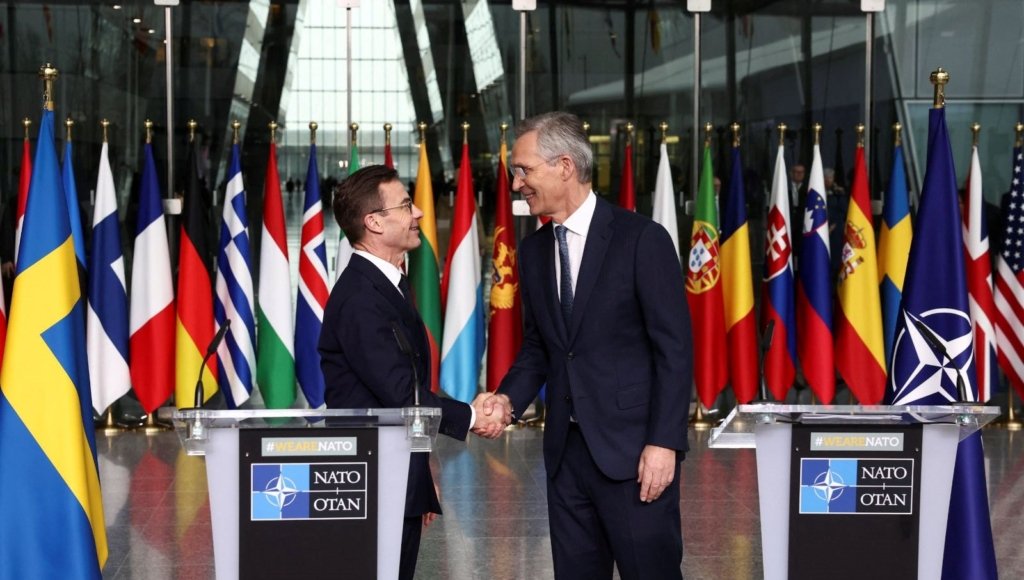 İsveç’in bayrağı NATO’daki yerini aldı: “Putin başarısız oldu”