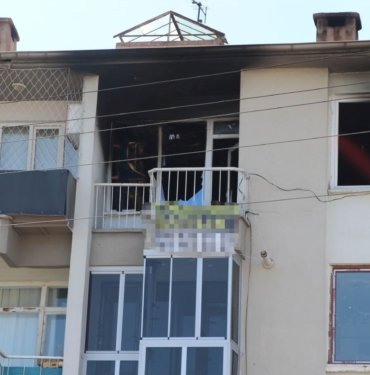 Eşiyle tartışan koca evi yaktı