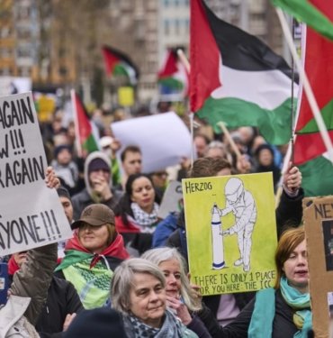 Hollanda’da İsrail protestosu: Soykırım müzesi açılışına katılan İsrail Cumhurbaşkanı’na tepki