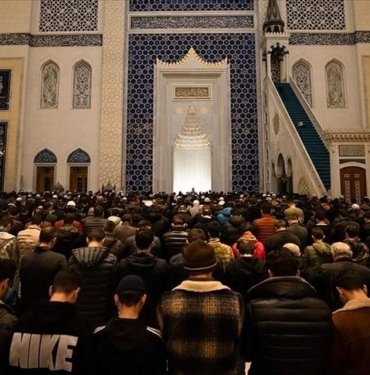 Teravih namazı bugün saat kaçta kılınacak? İstanbul, Ankara, İzmir ve tüm illerin teravih namazı saatleri (11 Mart teravih namazı saatleri)