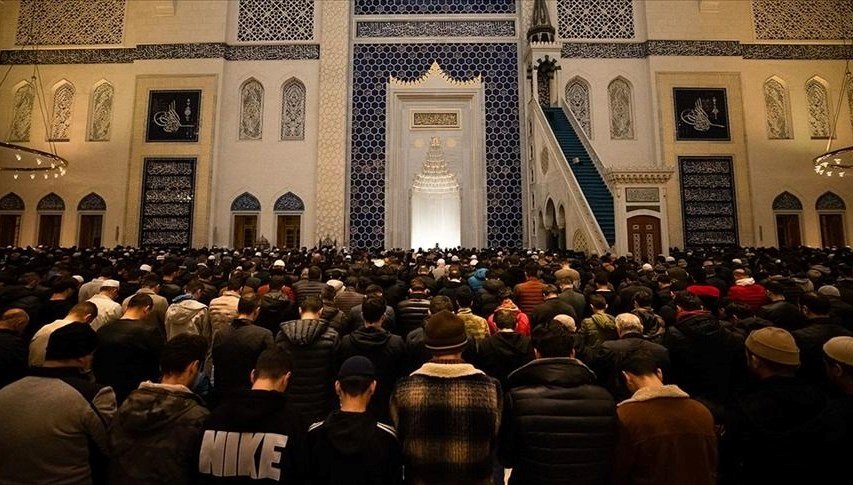 Teravih namazı bugün saat kaçta kılınacak? İstanbul, Ankara, İzmir ve tüm illerin teravih namazı saatleri (11 Mart teravih namazı saatleri)
