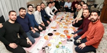 Kurum, gençlerle sahur yaptı: “İlk işini kuracak gençlere 100 bin TL sermaye”