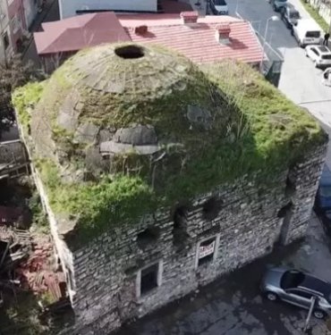 Mimar Sinan eseri Ayakapı Hamamı 2 milyon dolara satılık | Çökme tehlikesi var