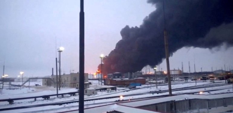 Ukrayna, Rusya’daki petrol rafinerilerini vuruyor