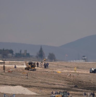 Konya’da Türk Yıldızları uçağı düştü: Pilot kurtuldu, pistteki uzman çavuş şehit oldu