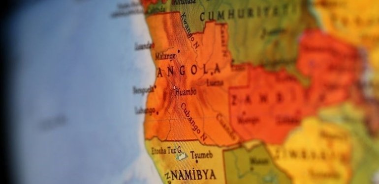 Angola’da büyücü olmadıklarını ispat etmek için bitkisel sıvı içen 50 kişi öldü