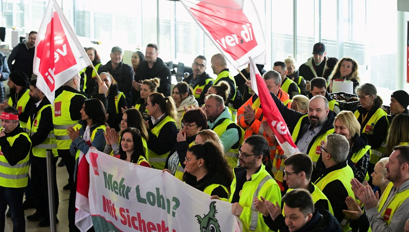 Almanya’da grev: Hava yolu ulaşımı kitlendi