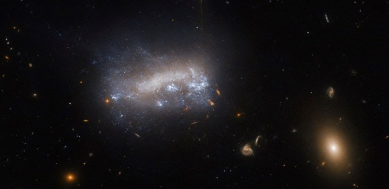 Hubble, 52 milyon ışık yılı uzaklıktaki galaksiyi görüntüledi