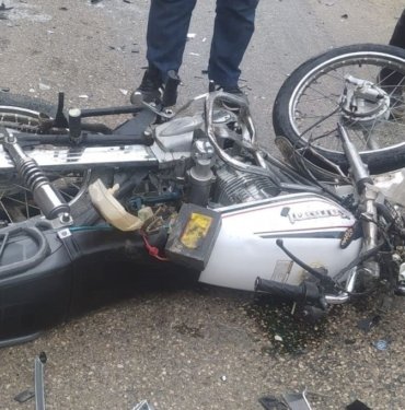 Hafif ticari araç ile motosiklet çarpıştı: 1 yaralı
