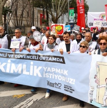 Sağlık çalışanları taleplerini duyurmak için yürüdü