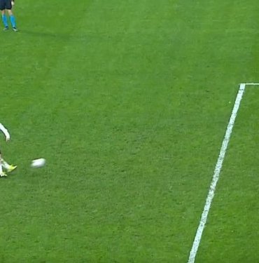 Beşiktaş maçında futbol sahalarında ender görülecek bir an yaşandı! Rashica