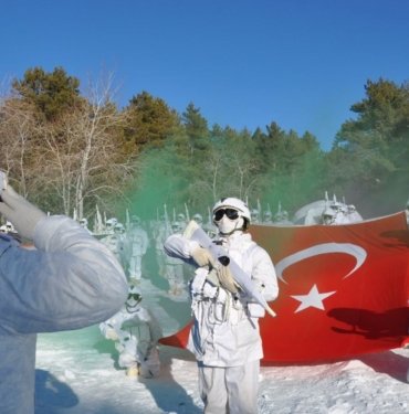 Komandoların 2 bin 200 metre rakımda, eksi 25 derecede zorlu eğitimi