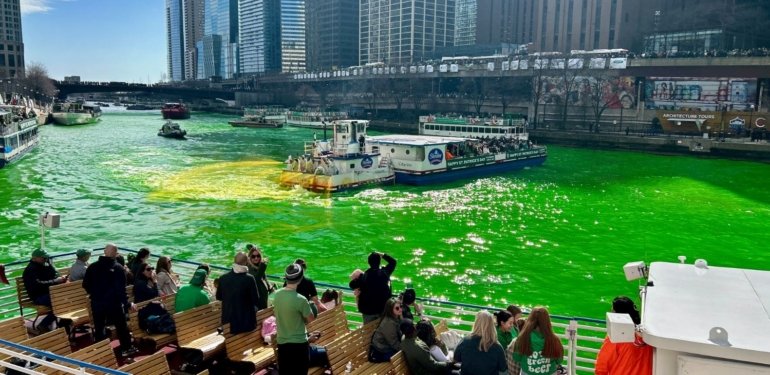 ABD’de Aziz Patrik Günü: Chicago Nehri yeşile boyandı