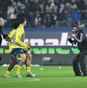 SON DAKİKA: Maç bitti ortalık karıştı! Trabzonspor tribünleri sahaya indi, Livakovic