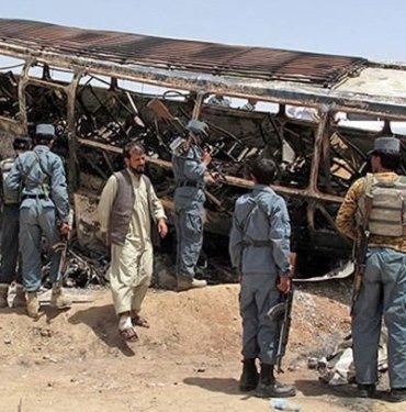 Afganistan’da otobüs tankerle çarpıştı: 21 ölü, 38 yaralı