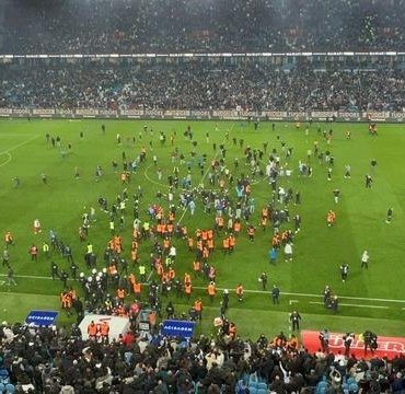 Trabzon yerel basınının Trabzonspor-Fenerbahçe maçında yaşanan olaylar için attığı manşetler herkesi şaşırttı!