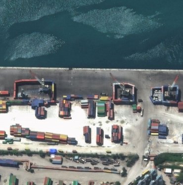 Haiti’de çeteler, limandaki yardım konteynerlerini yağmaladı