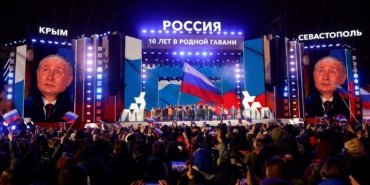 Putin’den gövde gösterisi: Seçim zaferinin ardından Kızıl Meydan’da halka seslendi