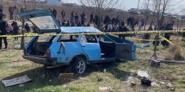 Otomobil otobüs durağına girdi: 4 ölü, 5 yaralı