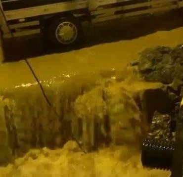Mardin’i sağanak vurdu