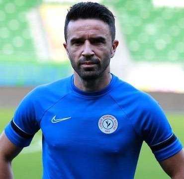 Geçtiğimiz yıl futbolu bırakan Gökhan Gönül