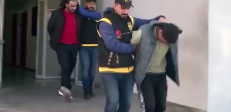 Çaldığı araç hoşuna gitti, arkadaşlarını gezmeye çıkardı