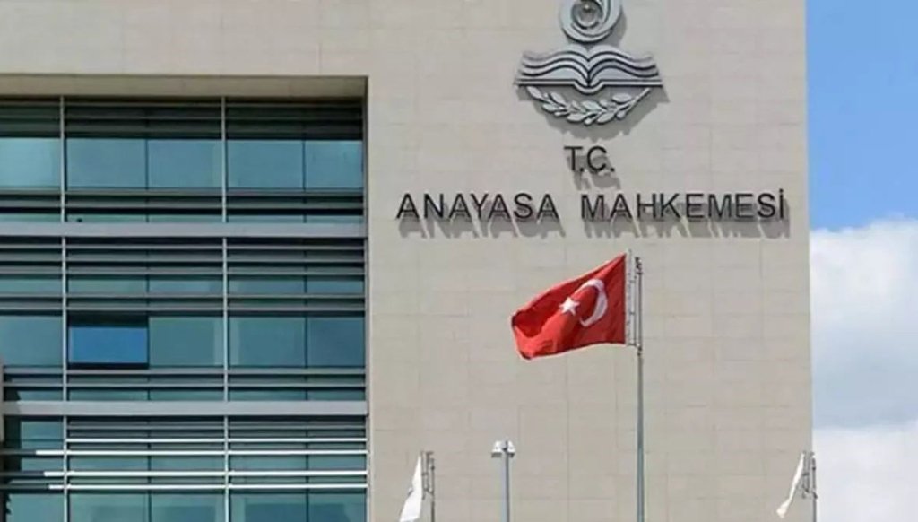 AYM’den profesörlük için yeni karar