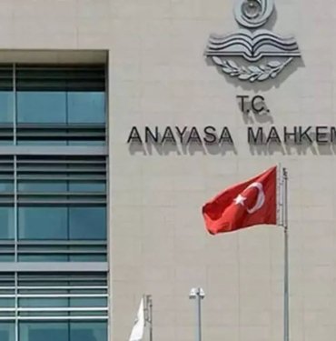 AYM’den profesörlük için yeni karar