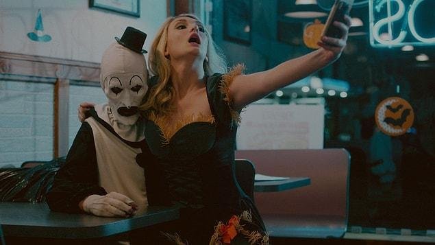 İzlediğiniz Tüm Korku Filmlerini Unutun! Son Zamanların En Vahşi Filmi “Terrifier 2” Hakkında Bilinmeyenler