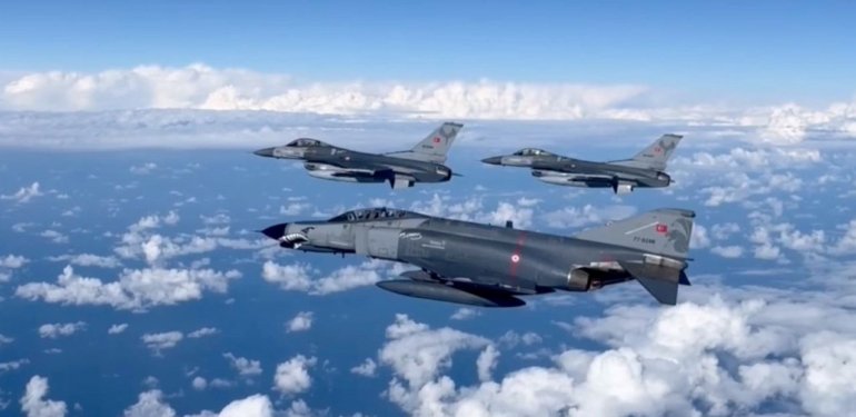 Hava Kuvvetleri’nden uluslararası hava sahasında eğitim uçuşu