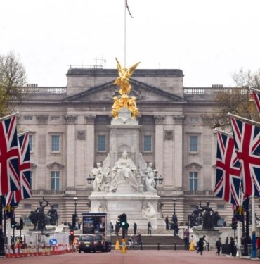 Buckingham Sarayı, Dünya Saati için 1 saat ışıklarını kapatacak