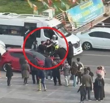 Trafikte dehşet saçtı: Polislerin üzerine sürdü, yaşlı adama çarptı