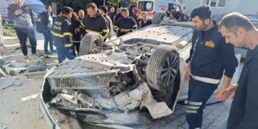 Hatay’da feci kaza: Otomobil devrildi