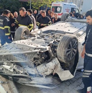 Hatay’da feci kaza: Otomobil devrildi