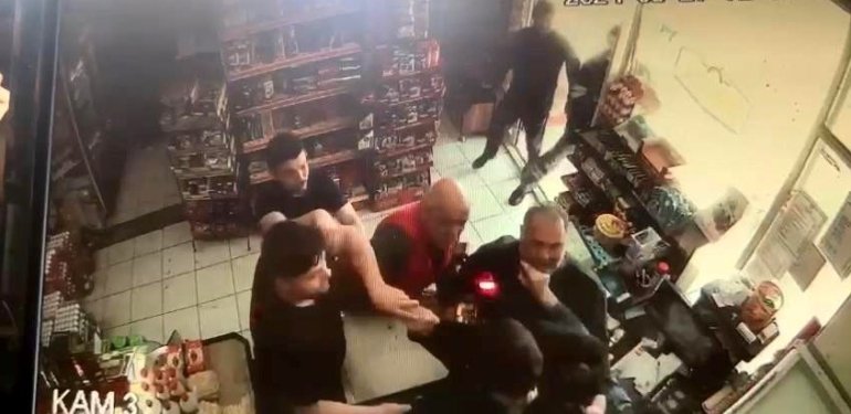 Siyasi broşür kavgasında yeni görüntü: Pompalı tüfekle saldırdılar