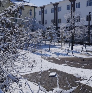 Varto’da kara teslim oldu: Köy yolları ulaşıma kapandı