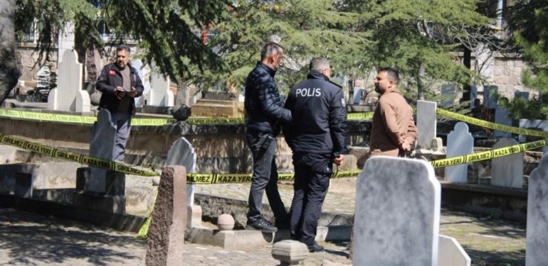 Kayseri’de mezarlıkta cenin bulundu